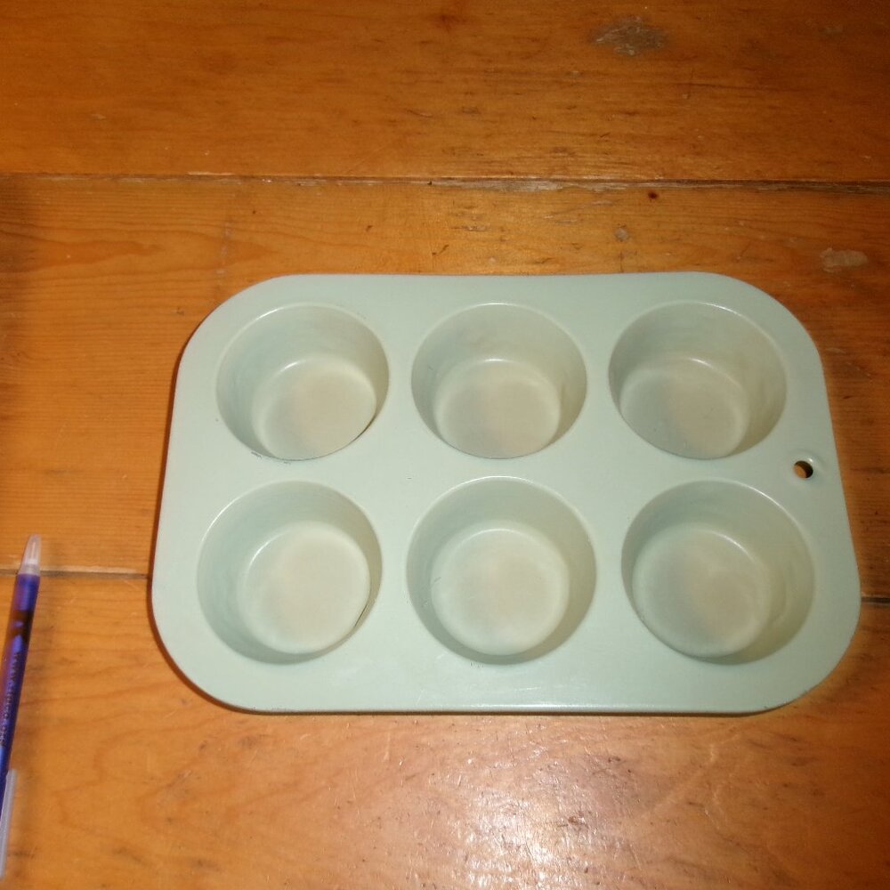 Rare cottage core green non stick mirro cupcake pan
